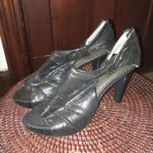 Zip back black comfortable and sexy 4” heels